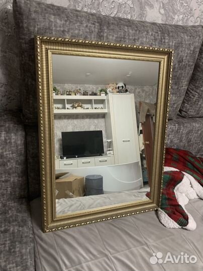 Зеркало и часы