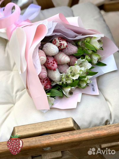 Клубника в шоколаде, букеты из клубники