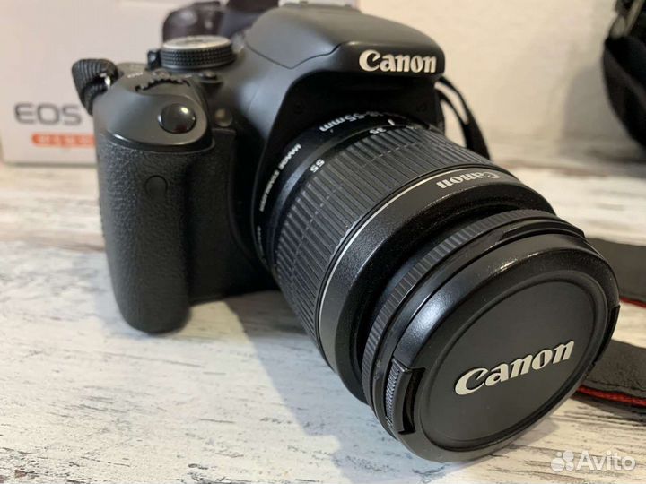 Зеркальный фотоаппарат Canon 600d