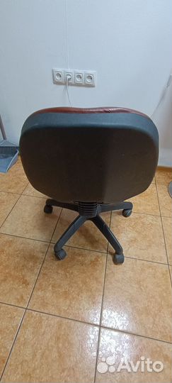 Офисное кресло