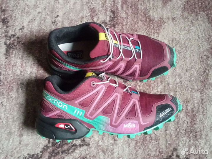 Кроссовки женские 38 размер бу