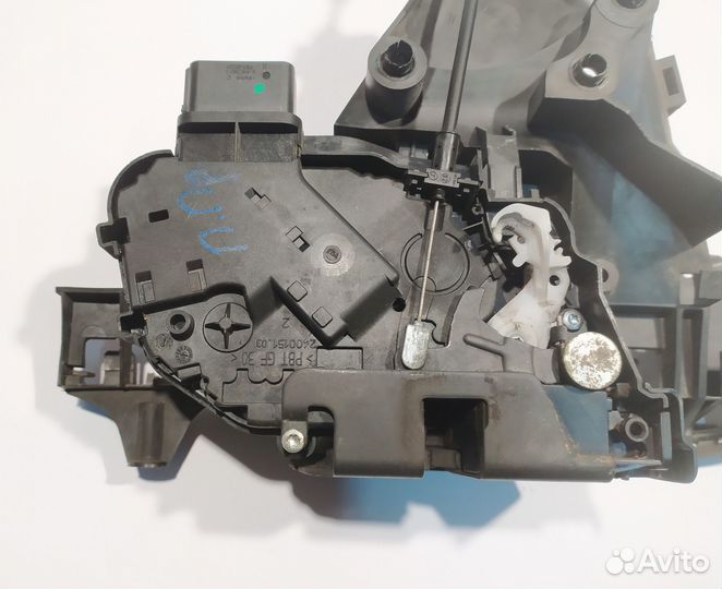 Замок передней правой двери на Volvo S40