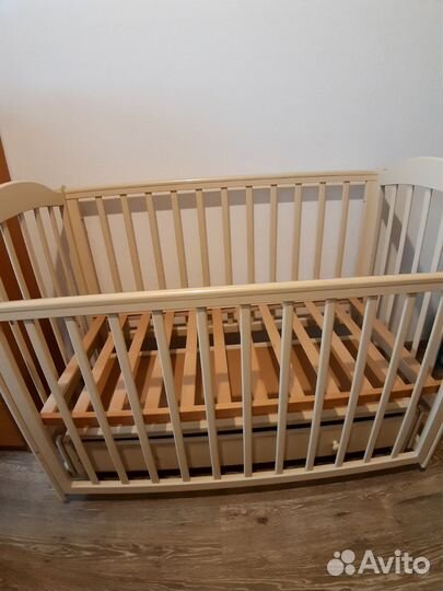 Детская кроватка с матрасом
