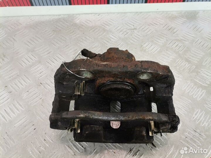 Суппорт передний левый для Peugeot-Citroen 206