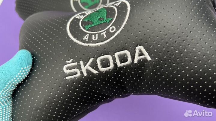 Подушки 2 шт в салон автомобиля Skoda эмблема Шкод