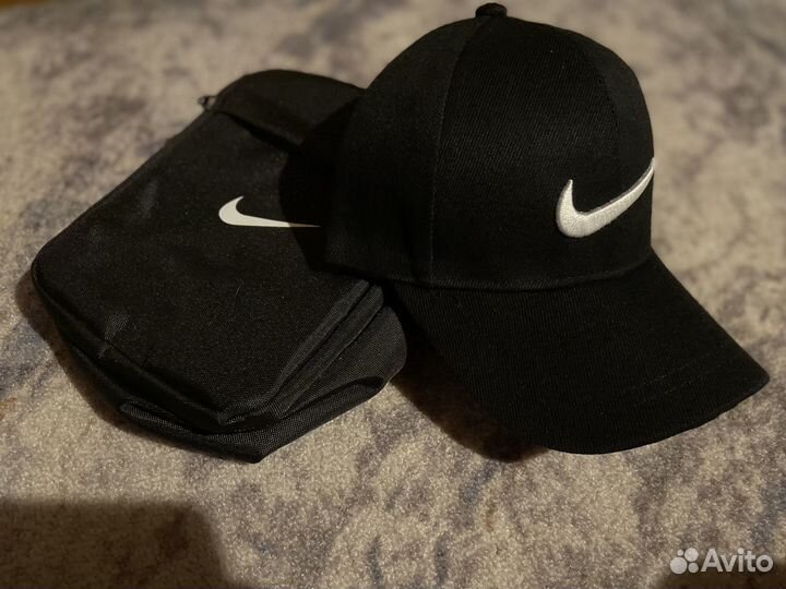 Бейсболка и мужская сумка