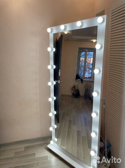 Гримерное зеркало с лампочками во весь рост белое