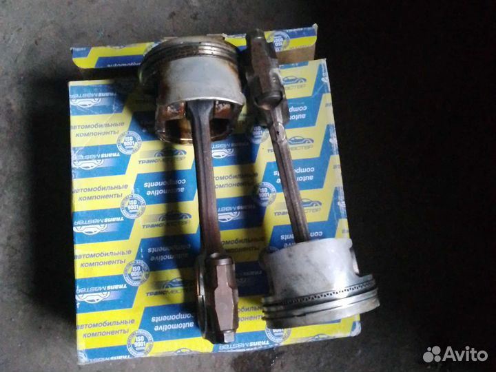 Поршень с шатуном honda D15B