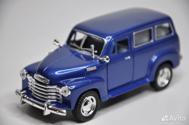Модель автомобиля Chevrolet Suburban 1950 металл