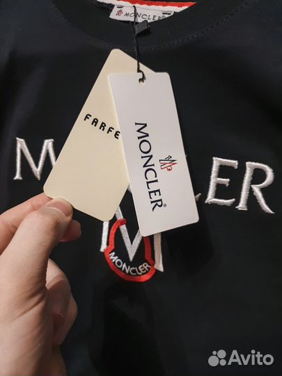 Moncler: футболка для истинных ценителей