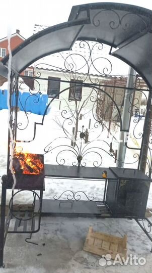 Мангал с крышей