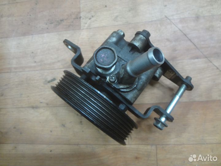 Насос гура Teana J32 2,5 L 4wd