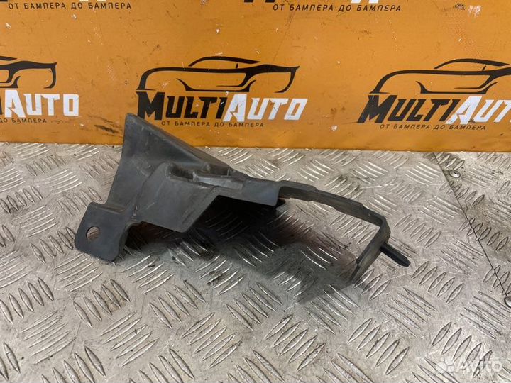 Воздуховод радиатора передний правый Land Rover