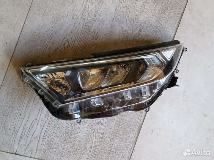 Фара левая Toyota Rav4 5 XA50 2018-Нв
