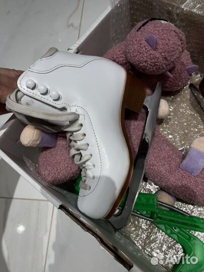 Коньки фигурные graf