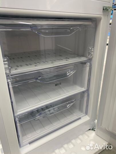 Холодильник Indesit DS 4200 W