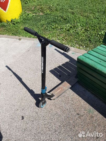 Трюковой самокат синий