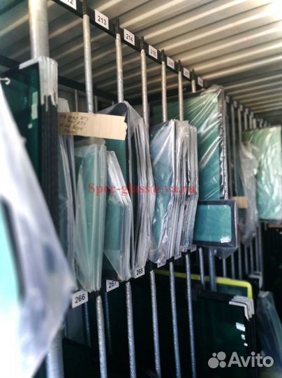 Стекло нижнее правое Экскаватор Нью Холланд LB 115