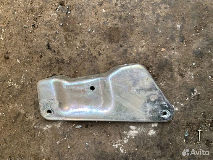 Крепление аккумулятора LADA Granta 2011