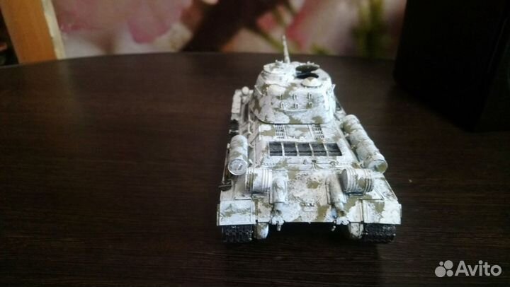 Модель 1/35 танк т 34-85