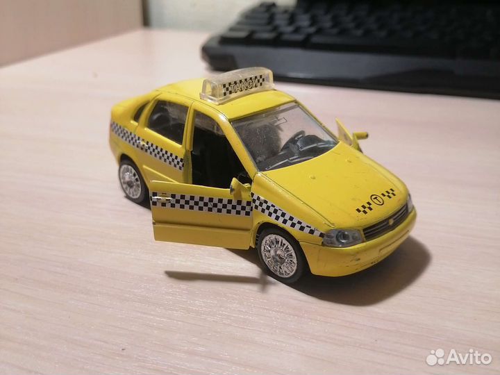 Модель машинки LADA такси