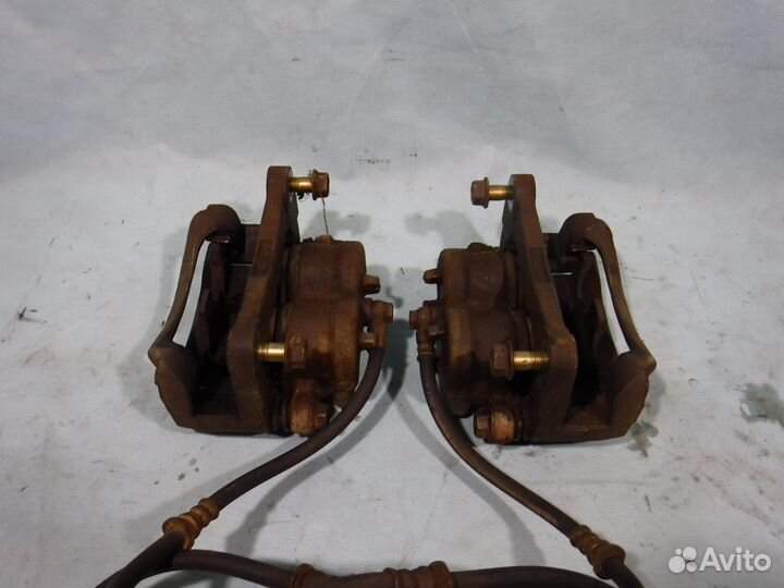 Суппорт передний правый Pajero 3 4 / Паджеро