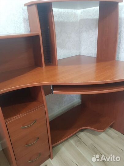 Компьютерный стол