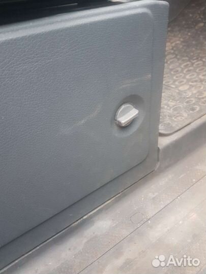 Зажим клипса ящика, мерседес vito 639