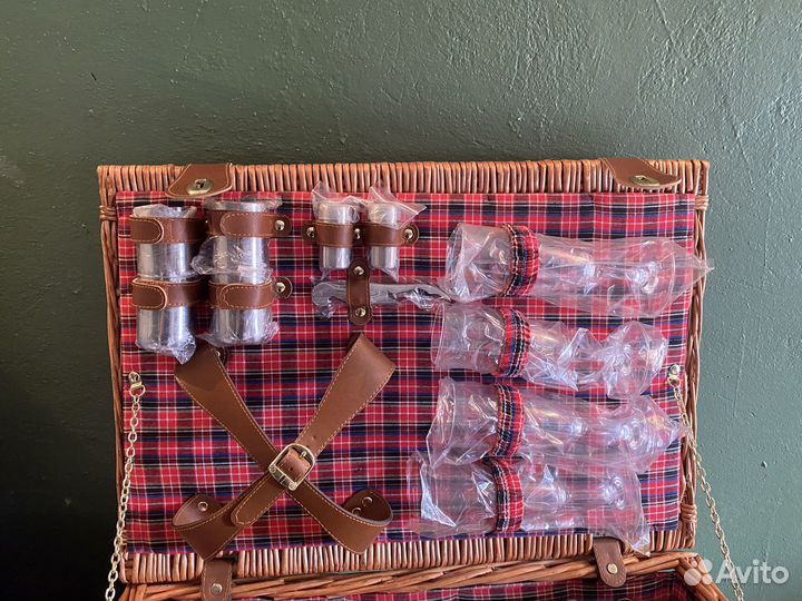 Набор для пикника в чемодане