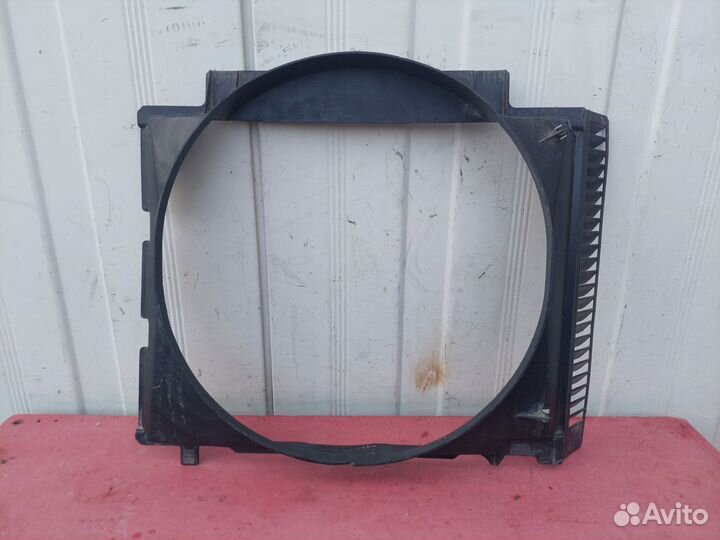 Диффузор вентилятора Mercedes-Benz W123