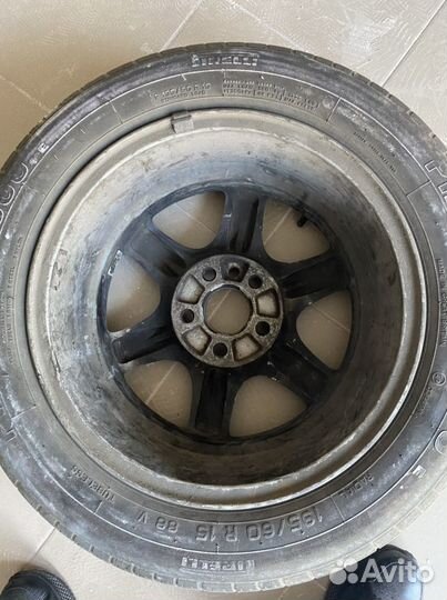 Колесо на вольво r15