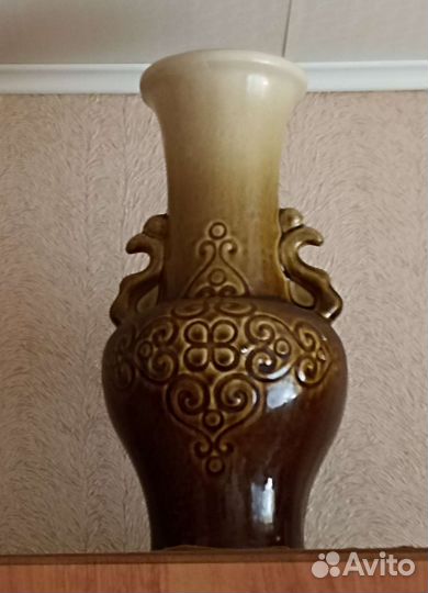 Кувшин и вазы