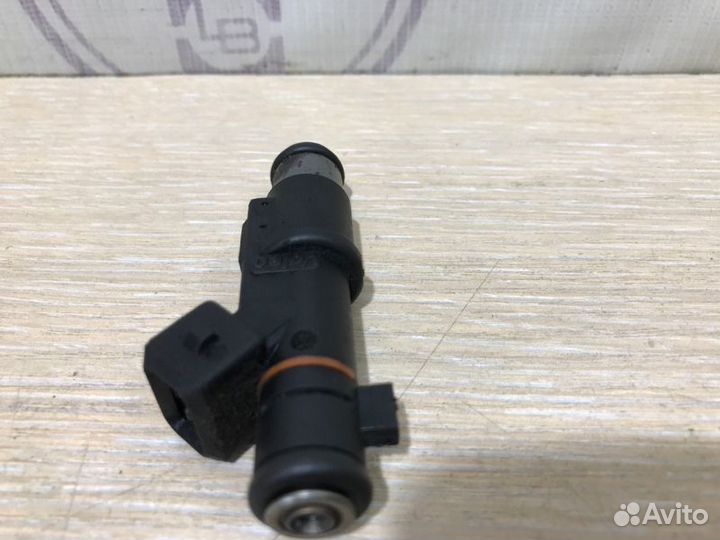 Форсунка топливная Peugeot 607 9D 3FZ 2001