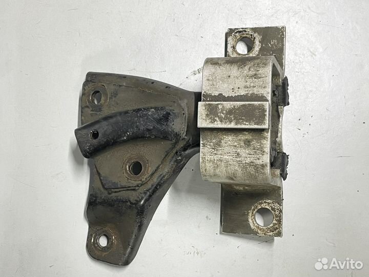 Опора двигателя правая Renault Logan 1