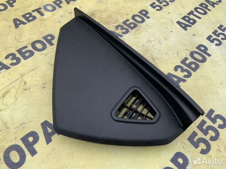 Накладка на торпедо торцевая левая Kia Quoris