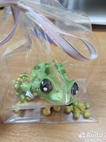 Игрушка лягушка