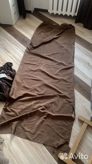 Штора коричневая одна