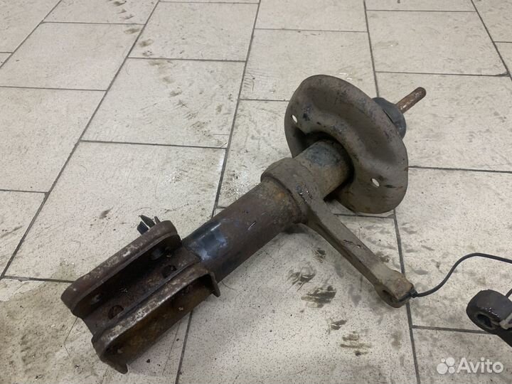 Стойки передние лада приора