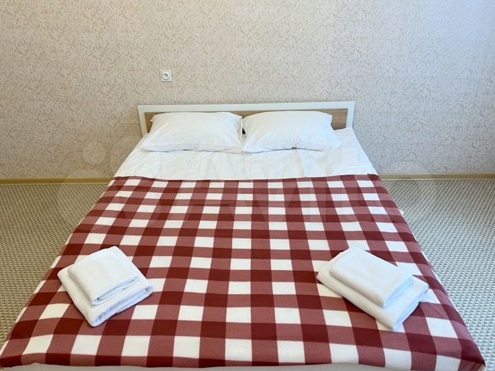 4-к. квартира, 100,4 м², 1/4 эт.