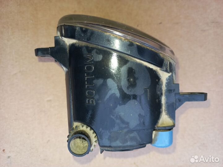 Левая противотуманка на Тойота королла 150 кузов