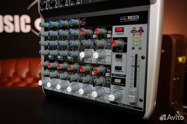 Микшерный пульт Behringer + Аксессуары