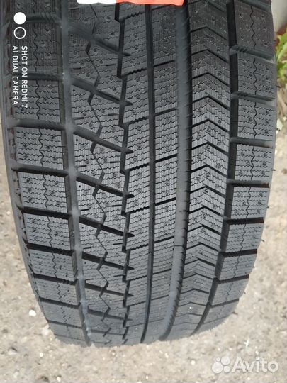 Bridgestone Blizzak VRX 245/40 R18