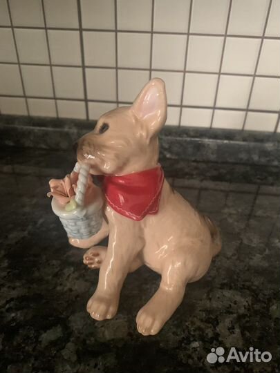 Фарфоровая статуэтка