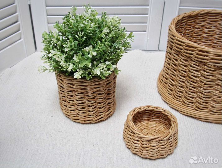 Корзина плетеная из бумажной лозы