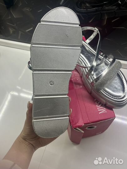 Босоножки летние серебристые со стразами 40