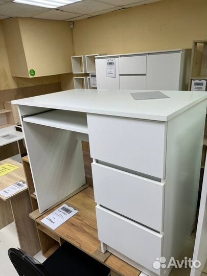 Стол письменный Мори