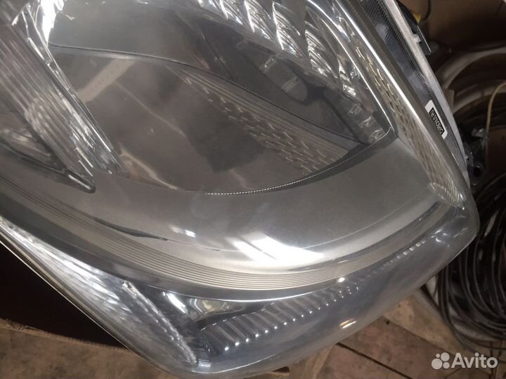 Фара правая приус 20 ксенон