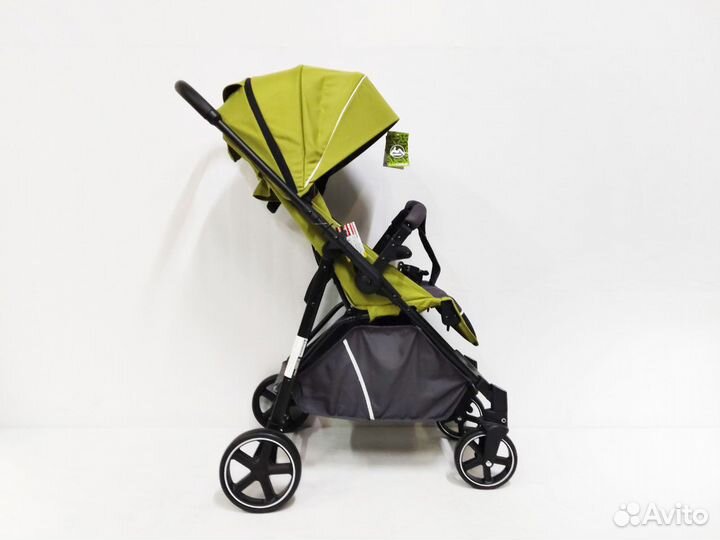 Коляска Luxmom 3102 с перекидной ручкой