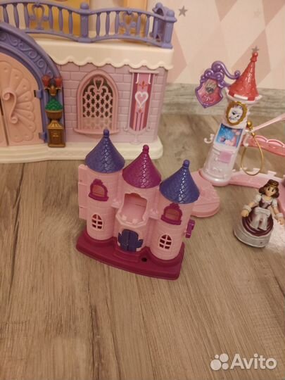 Игрушечный замок для кукол