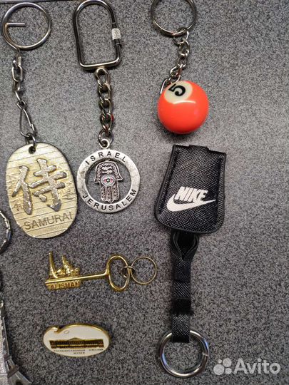 Брелки + значок